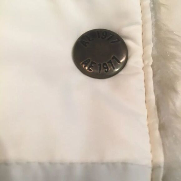 American Eagle Outfitters Puffer Vest - Down Filler - Size Medium - Picture 8 of 13